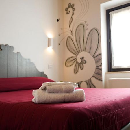 Moretti Village - Sophie Rooms Country House Civitanova Marche Bagian luar foto