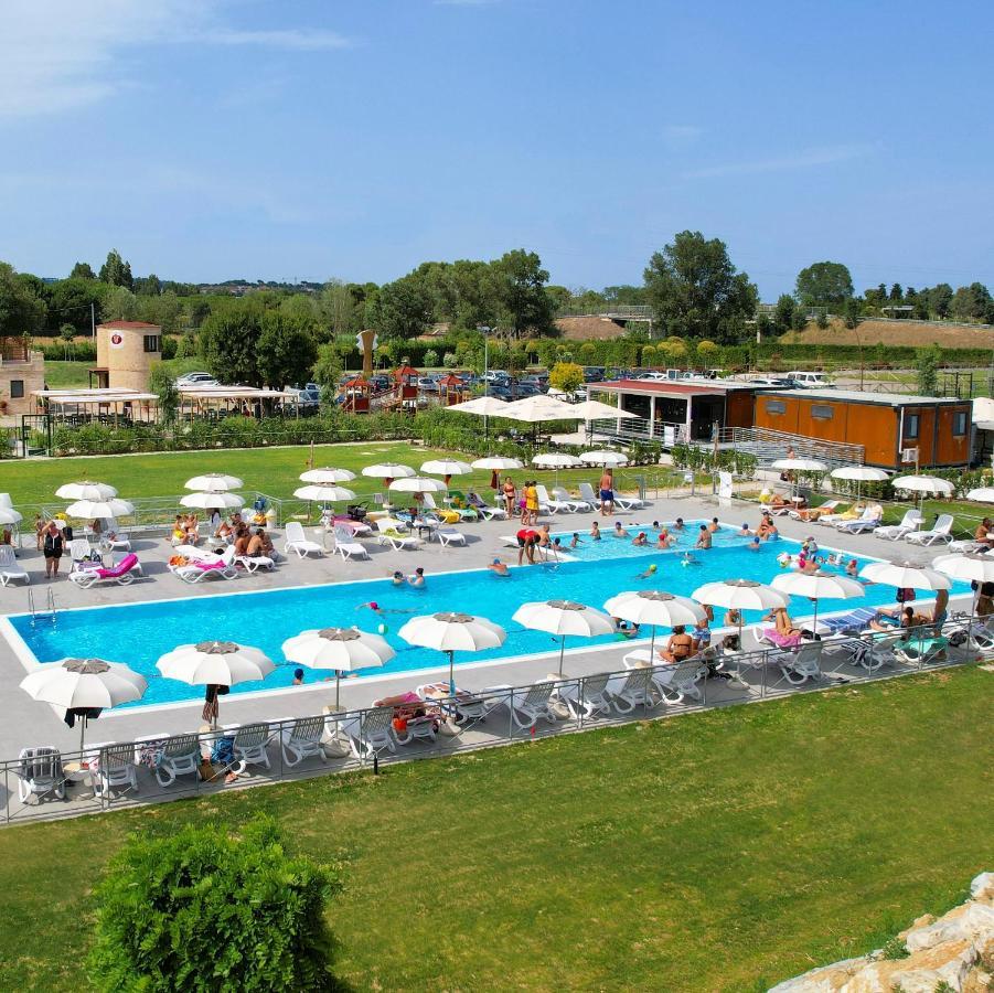Moretti Village - Sophie Rooms Country House Civitanova Marche Bagian luar foto