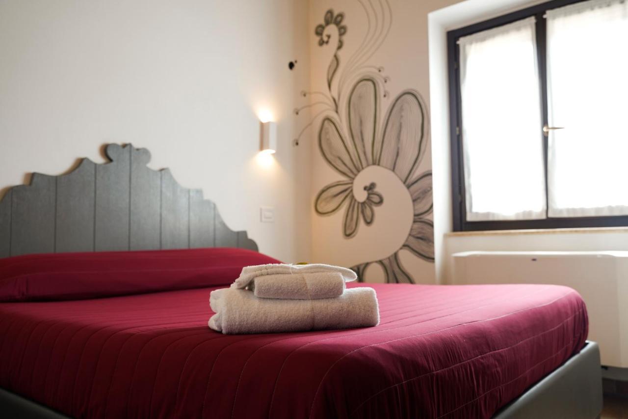 Moretti Village - Sophie Rooms Country House Civitanova Marche Bagian luar foto
