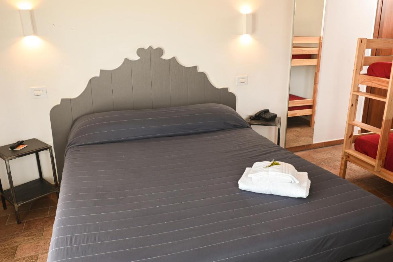Moretti Village - Sophie Rooms Country House Civitanova Marche Bagian luar foto