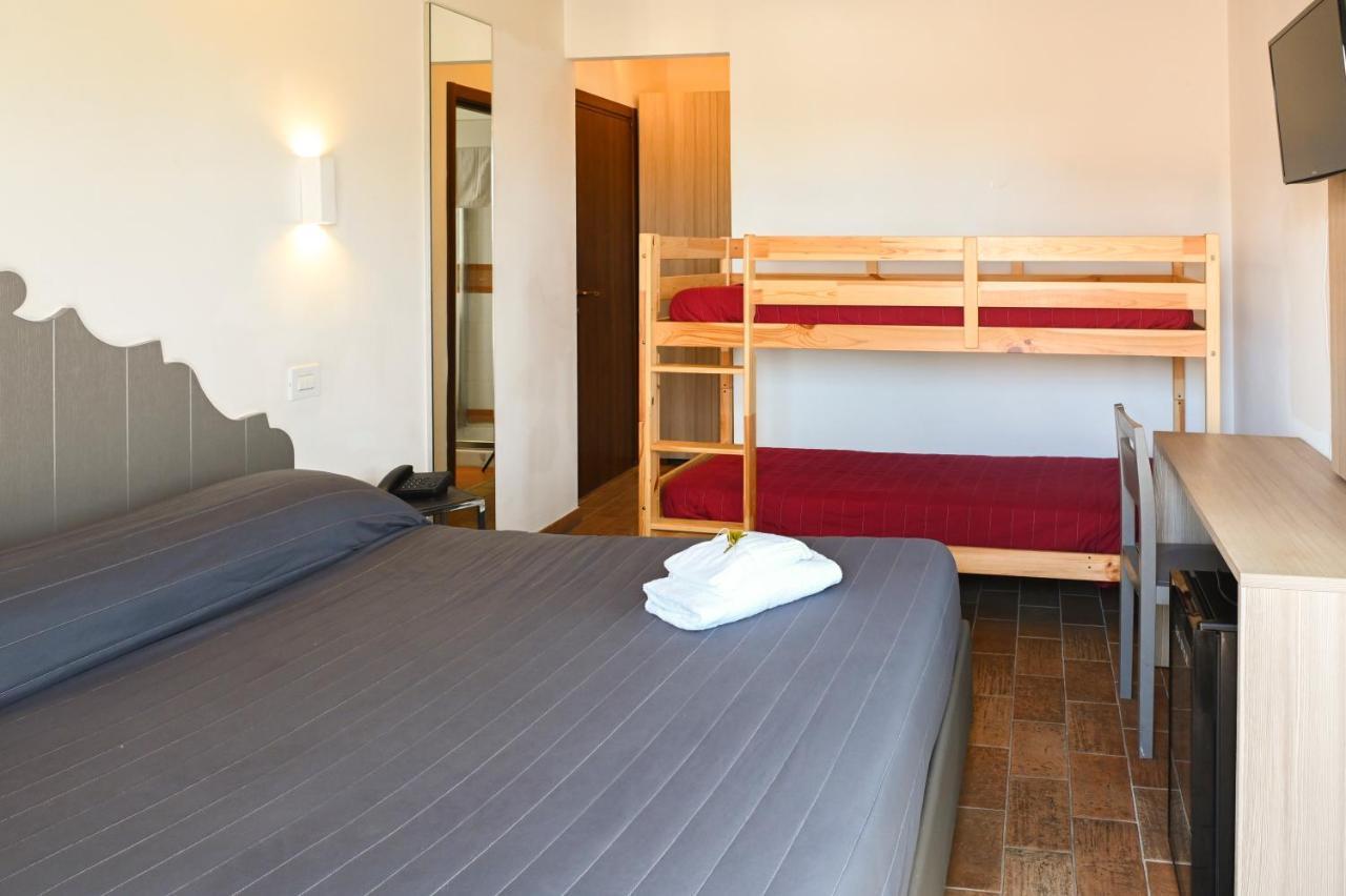 Moretti Village - Sophie Rooms Country House Civitanova Marche Bagian luar foto