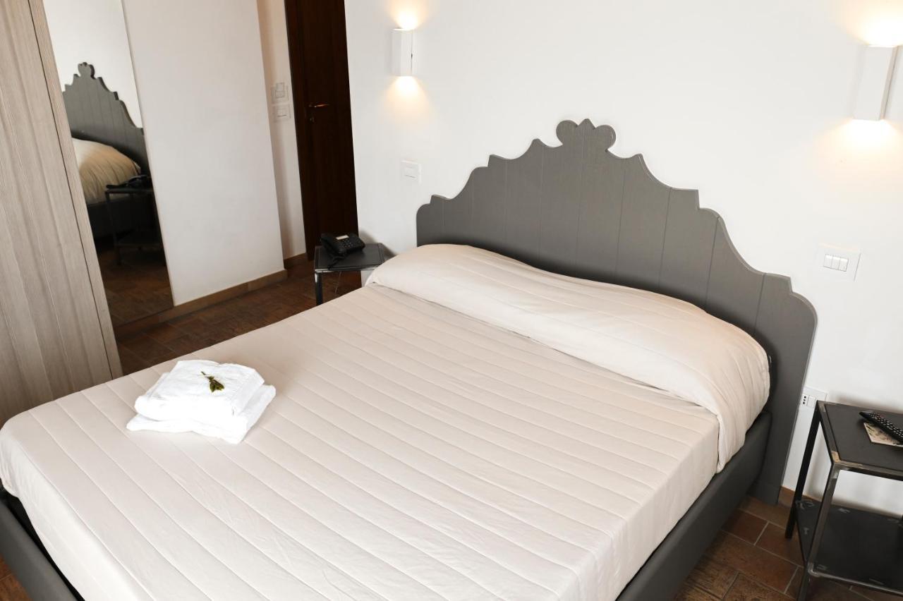 Moretti Village - Sophie Rooms Country House Civitanova Marche Bagian luar foto