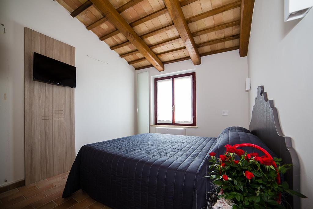Moretti Village - Sophie Rooms Country House Civitanova Marche Bagian luar foto